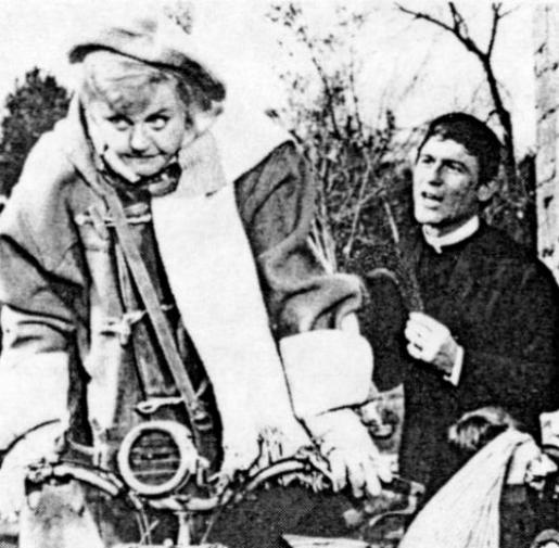 A Tribute to Roddy McDowall - Bedknobs and Broomsticks (bedknob02.jpg)