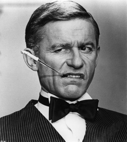 A Tribute to Roddy McDowall - Charlie Chan and the Curse of the Dragon Queen (chan02.jpg)