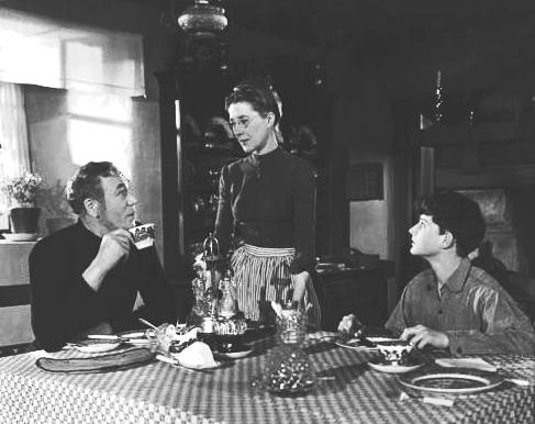 A Tribute to Roddy McDowall - Keys of the Kingdom (keys02.jpg)