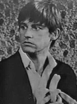 A Tribute to Roddy McDowall - The Astrakhan Coat (coat3.jpg)