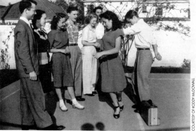 A Tribute to Roddy McDowall - rm47_01.jpg