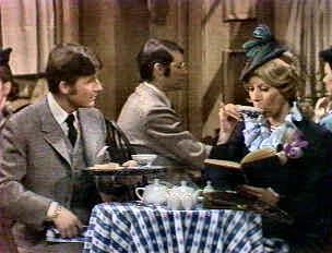 A Tribute to Roddy McDowall - Carol Burnett Show (cbshow03.jpg)